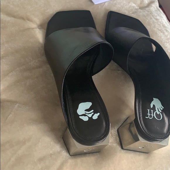 Off-White™  Hexnut Leather Metallic-Heel Thong Sandals - Picture 13 of 15